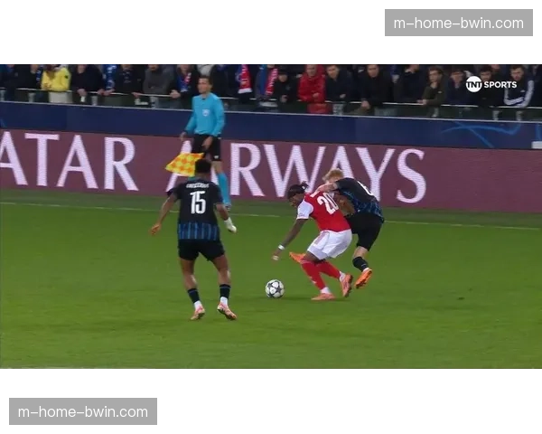 阿森纳后防核心加布里埃尔国家队友谊赛大腿受伤 争冠前景陡增变数